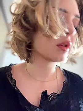 Snapshot of KellyKeler chatting on April 15, 10:44 am KellyKeler online show from April 15, 10:44 am