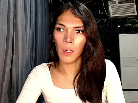 ladyhotcuming online show from June 9, 7:25 pm