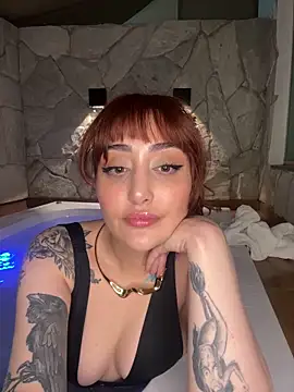 Snapshot of Bella_Wilde chatting on May 15, 5:14 am Bella Wilde online show from May 15, 5:14 am