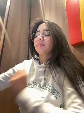 Michelle Zoe online show from October 30, 6:04 am