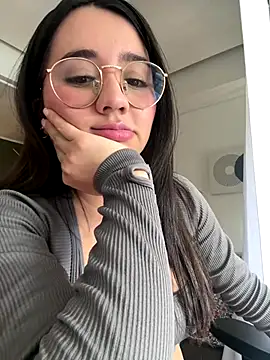 Michelle Zoe online show from November 22, 5:01 pm