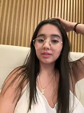 Michelle Zoe online show from March 8, 5:55 am