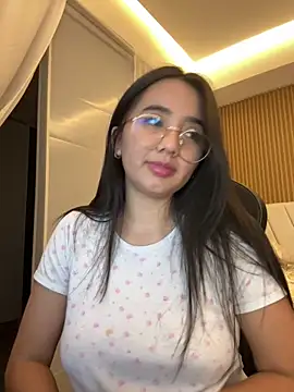 Michelle Zoe online show from March 13, 8:10 am