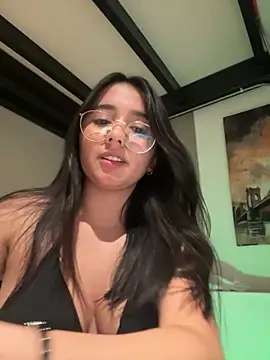 Michelle Zoe online show from March 25, 8:42 am