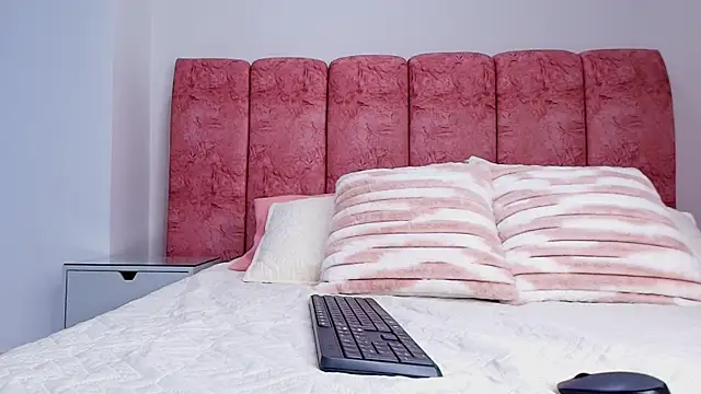 emmacurvy online show from November 11, 3:06 am