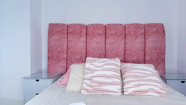 emmacurvy online show from December 5, 3:04 am