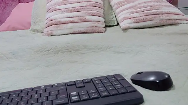 emmacurvy online show from March 25, 3:12 am