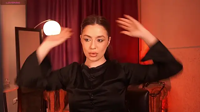 EmiliyaRoude online show from December 2, 1:05 pm