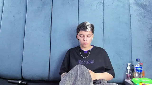 Megan Thompson  online show from May 7, 2:17 am