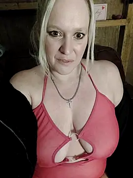 Bouncy-Bella28X online show from November 7, 10:32 pm