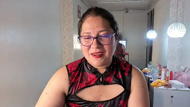 scarlett widow  online show from April 17, 2:25 am