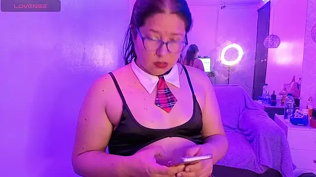 Snapshot of scarlett_widow_ chatting on May 12, 3:03 am scarlett widow online show from May 12, 3:03 am