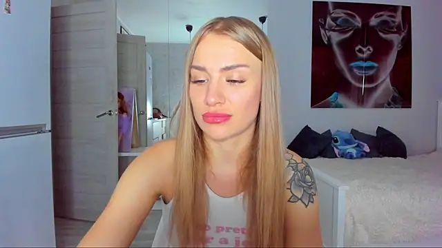 Snapshot of MashaFromRussia__ chatting on October 13, 10:04 am MashaFromRussia online show from October 13, 10:04 am