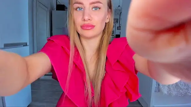 Snapshot of MashaFromRussia__ chatting on October 19, 8:48 am MashaFromRussia online show from October 19, 8:48 am