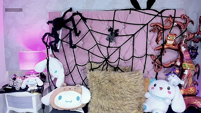 Snapshot of ZarahQueen chatting on October 16, 8:10 pm ZarahQueen online show from October 16, 8:10 pm