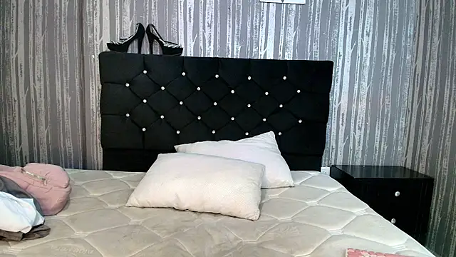 Alicee Moonn online show from December 5, 7:43 pm