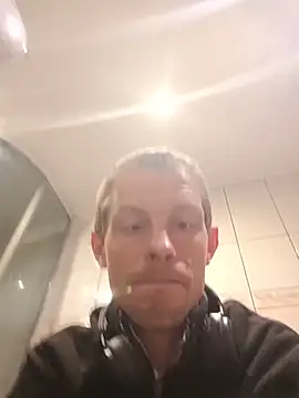 Newoneonetheblock online show from May 23, 12:27 am