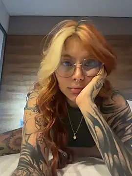 Snapshot of YunoRose_ chatting on April 26, 2:53 am YunoRose online show from April 26, 2:53 am