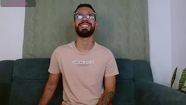 Snapshot of ReyPablo1 chatting on September 14, 2:49 pm ReyPablo1 online show from September 14, 2:49 pm