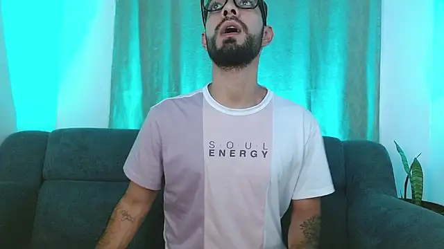 Snapshot of ReyPablo1 chatting on October 13, 7:25 pm ReyPablo1 online show from October 13, 7:25 pm