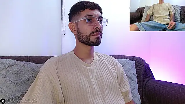 Snapshot of ReyPablo1 chatting on February 2, 2:32 am ReyPablo1 online show from February 2, 2:32 am