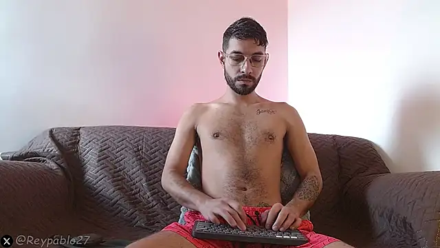 Snapshot of ReyPablo1 chatting on February 9, 8:57 pm ReyPablo1 online show from February 9, 8:57 pm