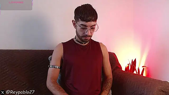 Snapshot of ReyPablo1 chatting on February 14, 10:17 pm ReyPablo1 online show from February 14, 10:17 pm