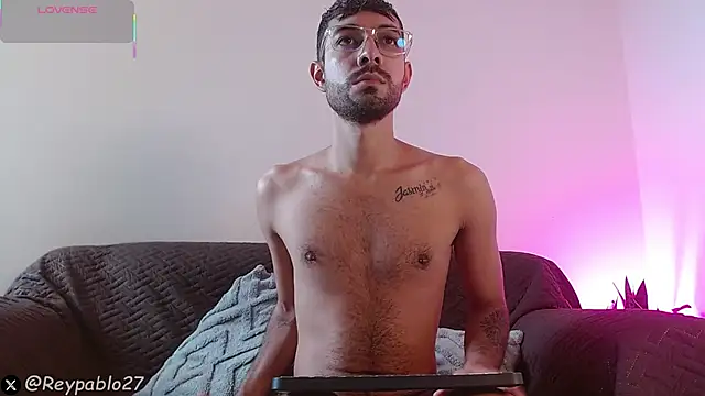 Snapshot of ReyPablo1 chatting on February 15, 9:33 pm ReyPablo1 online show from February 15, 9:33 pm