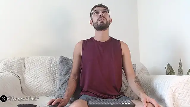 Snapshot of ReyPablo1 chatting on March 2, 7:21 pm ReyPablo1 online show from March 2, 7:21 pm