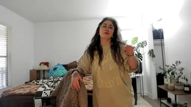 Snapshot of Alix_Valentine chatting on September 21, 9:05 pm Alix Valentine online show from September 21, 9:05 pm