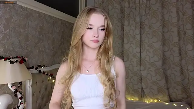 Snapshot of Emma_Frosty chatting on September 19, 6:19 pm Emma Frosty online show from September 19, 6:19 pm