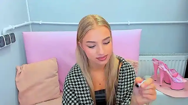 EvetteRose online show from September 17, 3:14 pm