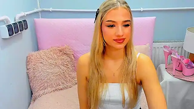 EvetteRose online show from October 10, 5:45 pm