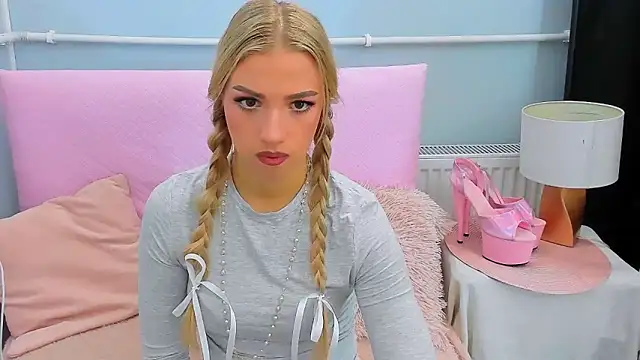 EvetteRose online show from October 14, 3:24 pm