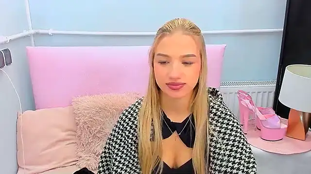 EvetteRose online show from October 25, 2:56 pm