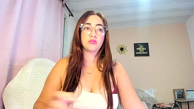 Snapshot of TamiDesire chatting on July 3, 3:18 pm TamiDesire online show from July 3, 3:18 pm