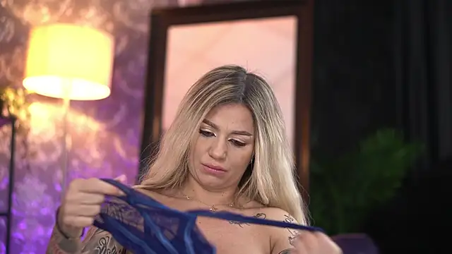 AlmaVelia online show from January 12, 10:04 pm