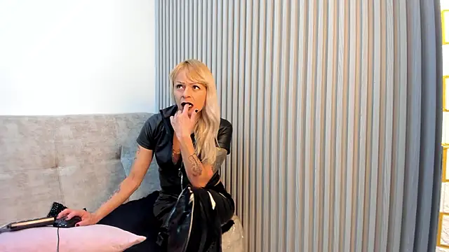 samanthajonexxx online show from February 5, 4:22 pm