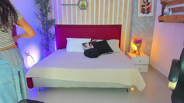 Snapshot of SamayRyann chatting on March 2, 1:51 pm SamayRyann online show from March 2, 1:51 pm