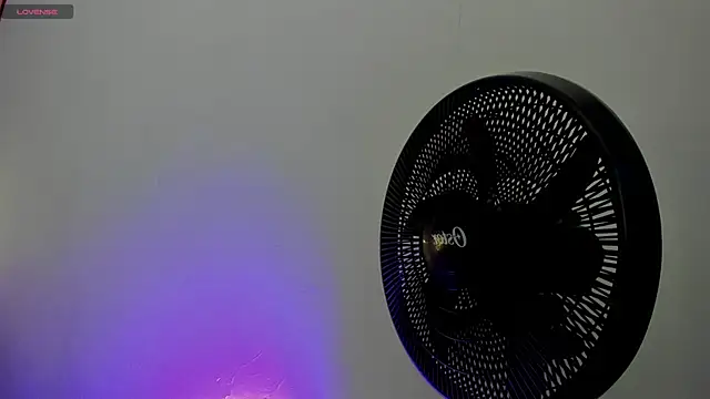 Snapshot of karlarusso chatting on February 25, 12:15 pm karlarusso online show from February 25, 12:15 pm