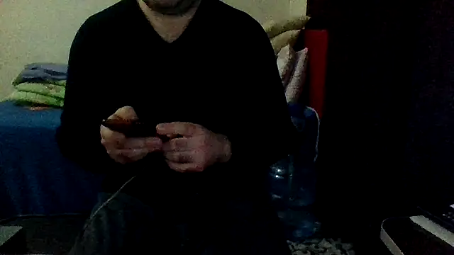 Snapshot of st206boy chatting on December 20, 12:51 am st206boy online show from December 20, 12:51 am