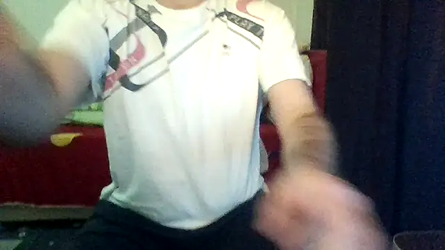 Snapshot of st206boy chatting on January 10, 2:24 am st206boy online show from January 10, 2:24 am