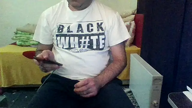 Snapshot of st206boy chatting on January 14, 1:33 am st206boy online show from January 14, 1:33 am