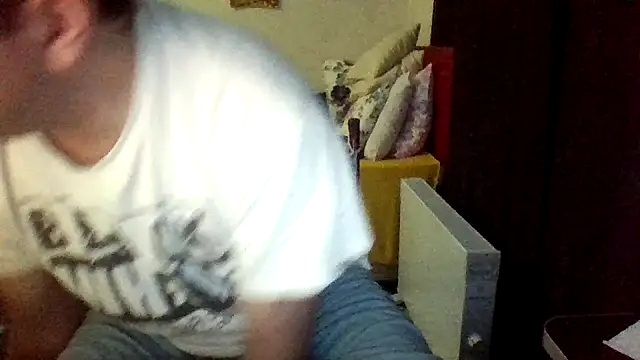 Snapshot of st206boy chatting on March 17, 12:59 am st206boy online show from March 17, 12:59 am