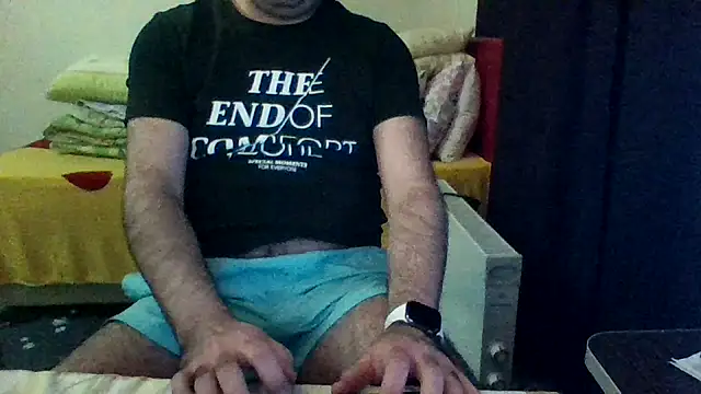 Snapshot of st206boy chatting on March 19, 12:36 am st206boy online show from March 19, 12:36 am