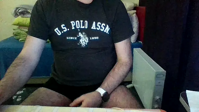 Snapshot of st206boy chatting on April 6, 1:14 am st206boy online show from April 6, 1:14 am