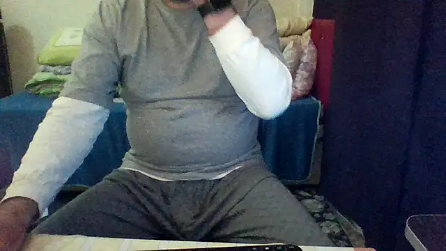 Snapshot of st206boy chatting on May 19, 12:05 am st206boy online show from May 19, 12:05 am