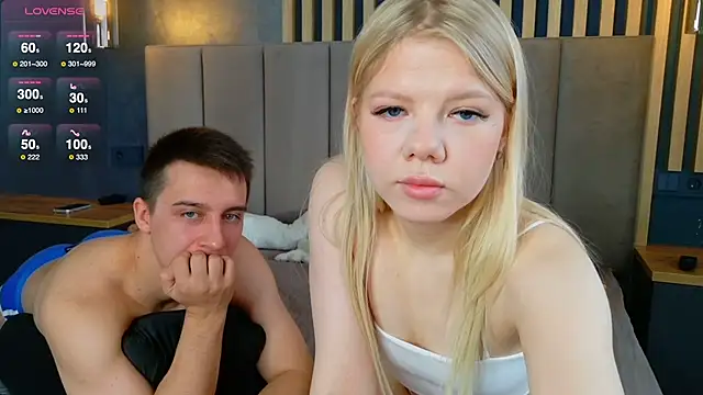 Snapshot of SandraGaze chatting on February 8, 10:29 am SandraGaze online show from February 8, 10:29 am