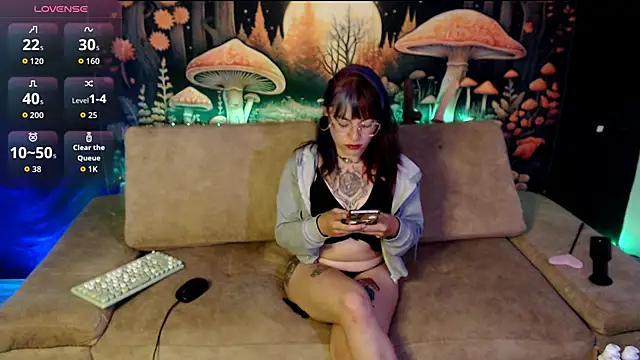 LunaBunny8 online show from September 23, 12:13 am