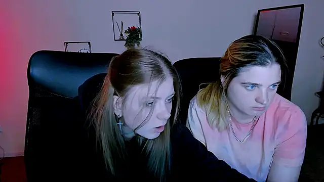 Snapshot of foxy_tease_ chatting on September 13, 10:20 pm foxy tease  online show from September 13, 10:20 pm